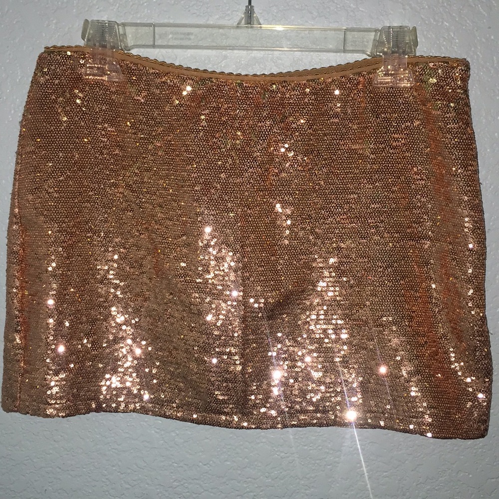 Forever 21 skirt. Rose gold. Size M👻